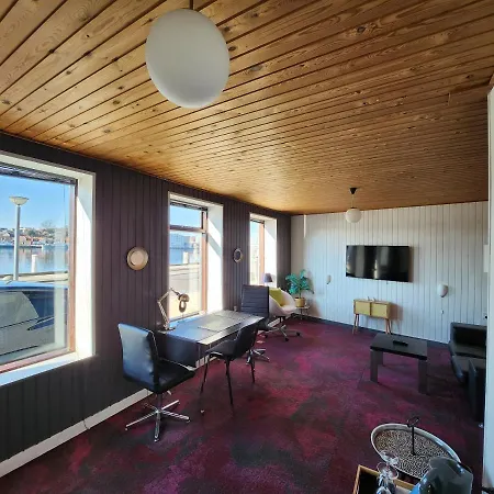 Grannys House - View Of The Harbour - Ground Floor *