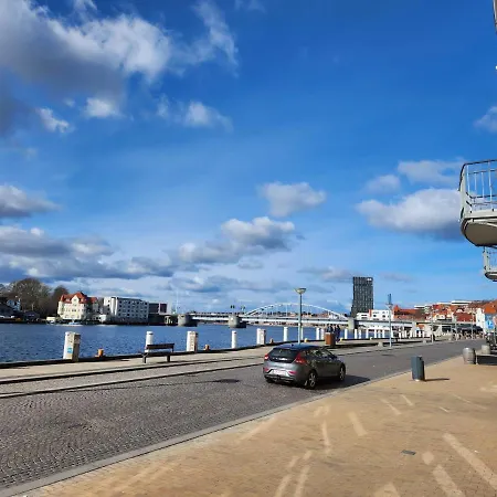 Grannys House - View Of The Harbour - Ground Floor Apartment