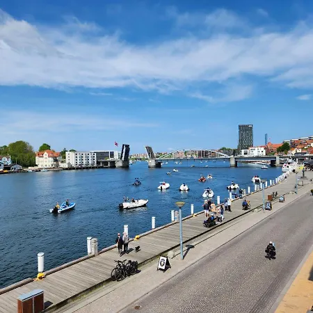 Grannys House - View Of The Harbour - Ground Floor Apartment *