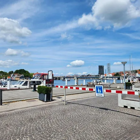 Grannys House - View Of The Harbour - Ground Floor Apartment Sønderborg