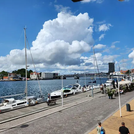 Grannys House - View Of The Harbour - Ground Floor Apartment Sønderborg