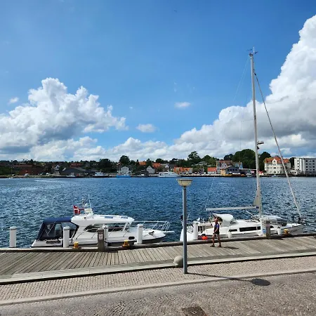 Grannys House - View Of The Harbour - Ground Floor Apartment *